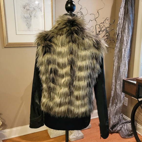 Guess convertible jacket / vest Faux Leather, Fur.  Size Medium - Picture 7 of 15